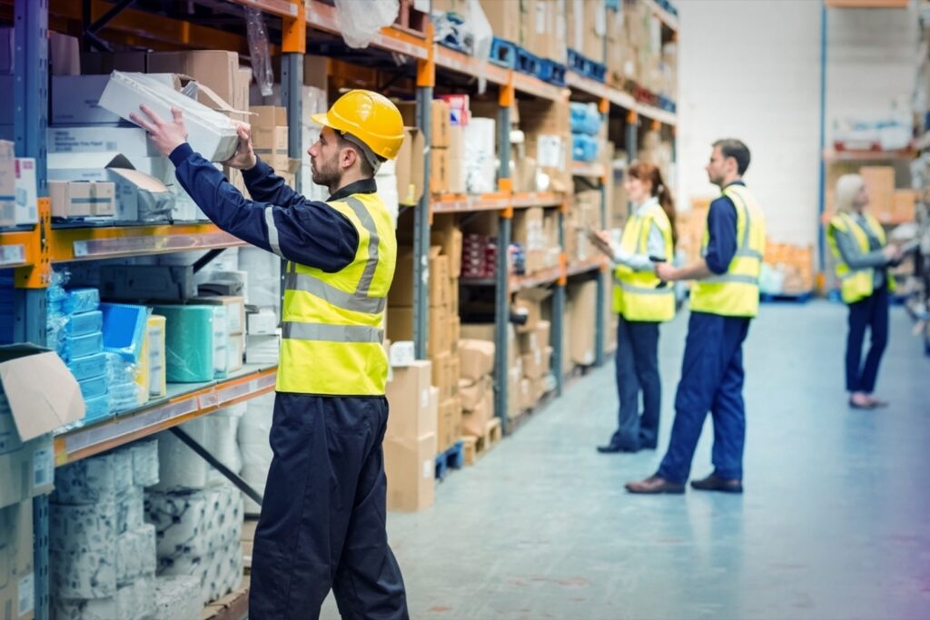 warehouse-workers-employees-stock-inventory, Best Parcel Forwarding Service USA, Parcel Forwarding Services, Kimbo Online Store