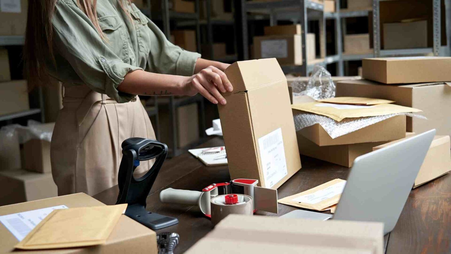 Female packing ecommerce orders, Best Parcel Forwarding Service USA, Parcel Forwarding Services, Kimbo Online Store